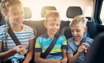 Comment occuper petits et grands en autocar ?